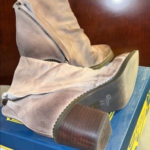 Check out this brown cowgirl style heel boot!